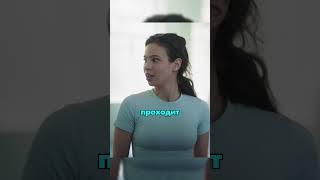 Села на физре на шпагат  Странный звук на 11 и 21 секунде #жукова #ника #никажукова #сериал #фильмы
