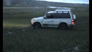 Niva and mitsubishi Pajero mud test AT