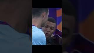 Ronaldo personally came to say hello to Neymar, Mbappe and Messi before yesterday's match 