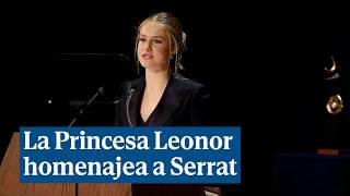 La Princesa Leonor homenajea a Serrat al final de su discurso