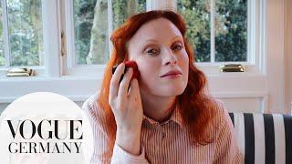 Supermodel Karen Elson zeigt den perfekten Look fürs Homeoffice | My Beauty Tips | VOGUE Germany