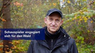 Peter Heinrich Brix aus "Nord Nord Mord": Buchen pflanzen für die Aktion "Baum für Baum für SH 2024"