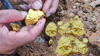 Amazing! that’s amazing! Gold treasure under big stone near village- Gold. Miner existed.