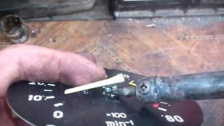 Как снять стрелку тахометра и спидометра ВАЗ 06-04.   How to remove the arrow of the tachometer