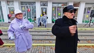 2.11.24г..."Схожу с ума от поцелуев"... Sevenrose... звучит на танцполе в Гомеле...