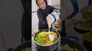 این هفته هم نتونستم برم سر خاک مامانم، اما انشاءالله هفته بعد. نذری من برای پنج‌شنبه‌های تو.