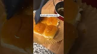 Air Frying Hawaiian Rolls #kitchenhacks #dinner #dinnerrolls #shorts