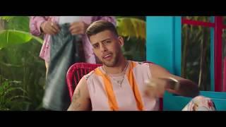 סטטיק ובן אל נמסטה וכל פעם שאומרים את המילה "נמסטה" השיר נהיה מהיר יותר
