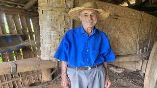 COM 90 ANOS, SEU ANTÔNIO AINDA TRABALHA NA ROÇA