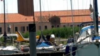 Le immagini del' aereo caduto in laguna di Venezia