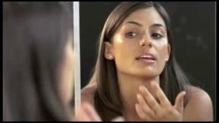 Layla Anna Lee : Max factor second skin foundation close up!