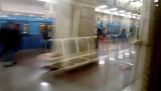 Выставка поездов на станции метро партизанская