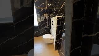 واش روم اگر Black Colour میں ہو تو ایسا خوبصورت لگتا ہے 1 Kanal House For Sale Bahria Town Lahore