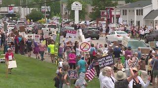 'No Kings' protests sweep across St. Louis region on Trump's birthday