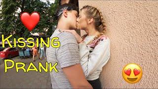 KISSING PRANK: ПРАНК С РАЗВОДОМ НА ПОЦЕЛУЙ | КАК ПОЗНАКОМИТЬСЯ С ДЕВУШКОЙ