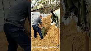 No Shovel Needed: Genius Sand-Scooping Hack by a Construction Worker"