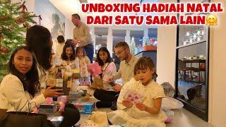 SALING MEMBERI HADIAH DI HARI NATAL LANGSUNG UNBOXING