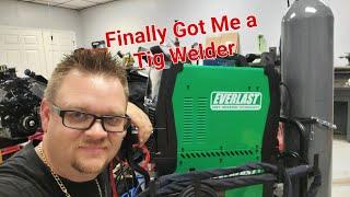 Everlast Welder unboxing and set up. I finally purchased the Welder I've been eyeing for a while.