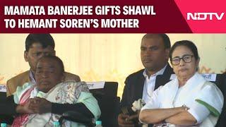 Mamata Banerjee Gifts Shawl To Hemant Soren’s Mother As She Arrives For Oath Taking Ceremony