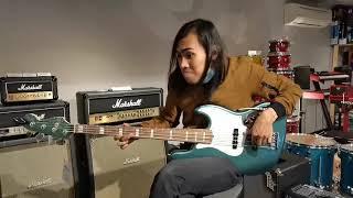 Feo Trying Fender Jazz Bass Adam Clayton With Punk Groove