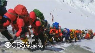 Climber describes scene in Everest's "death zone" : Traffic jams and corpses