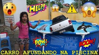 CARRO DENTRO DA PISCINA