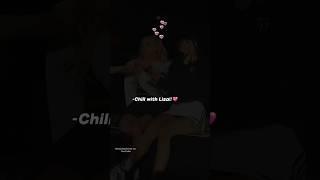 Rosé changed the way to wear hoodie when Lisa came to her!!  #blackpink #rosé #lisa