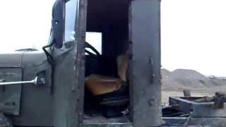 Kraz 256.Краз 256Б1 застрял при выезде со стройки.mp4