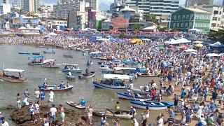 SALVADOR BAHIA - A FESTA DE IEMANJÁ BAIANOS E TURISTAS LOTAM A PRAIA DO RIO VERMELHO