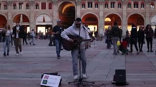 Artista di strada suona Wish You Were Here dei Pink Floyd