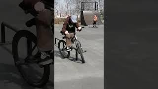 осваиваю новые трючки на перилле #bmx #street #mtb #bestbmxtricks #bmxfreestyle #skatepark #bike