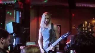 Nita Strauss - Guitarsolo on Ibanez guitar