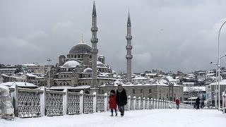 В Стамбуле выпало более полуметра снега (новости)