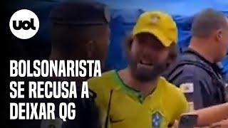 Bolsonarista se recusa a deixar acampamento: "Não vai tirar, não! Pode matar!"