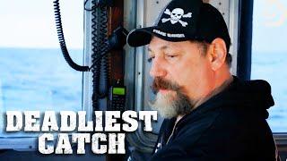 The Time Bandit's Epic Crab Catching Comeback | Deadliest Catch | Discovery