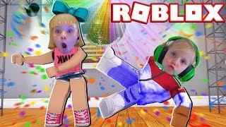 Танцевальный БАТТЛ в РОБЛОКС с  Николь VS Алиса / DANCE OFF Roblox