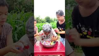 when the poor old man won't to share his candy #funny #candy #shorts #poor #oldman #share