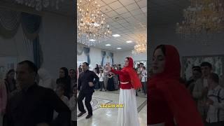 ЧЕЧЕНСКАЯ КРАСАВИЦА ТАНЦУЕТ НА СВАДЬБЕ #shorts