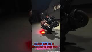 3 người ngồi lên xe không may bị bồng càng