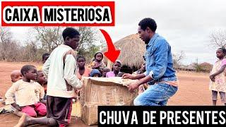 Da cidade de JOSÉ LINO veio uma CAIXA MISTERIOSA: CHUVA de PRESENTES para COMUNIDADE em MOÇAMBIQUE !