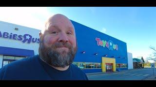 I Visit Toys R Us......And It's Still Open!