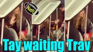 New Footage! Taylor Swift waits for Travis Kelce on golf cart with screaming crowd last night