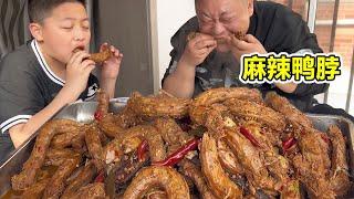 Fat dragon bought a whole box of duck neck and made it into ”spicy duck neck” with soft  rotten tas