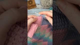 Теплый плед в технике энтерлак 🩷🩵🩶 #crochet