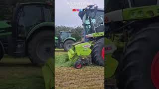 The Big Class 990 Hoovering up grass #claas #claasjaguar #silage #archersview