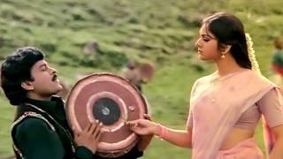 Puvvu Navve Guvva Navve Video Song | Aapathbandhavudu Movie | Chiranjeevi, Meenakshi | VolgaMusicBox