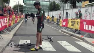 angry cyclist destroys his bike at red hook milano 2016