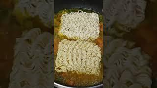 noodles kese banaye #short #shorts #youtubeshorts #noodels #mangy #homemadefood