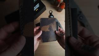 Silently unboxing some fine leather goods from @grovesupplyco.4090 #leathergoods #edc #unboxing