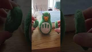 needle felting this hungry parakeet from #theboyandtheheron #felting #ghibli #needlefelting